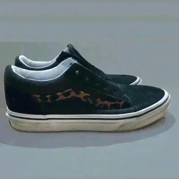 2/$20 Vans Old Skool black and cheetah print shoes size 3.5 - Picture 1 of 6
